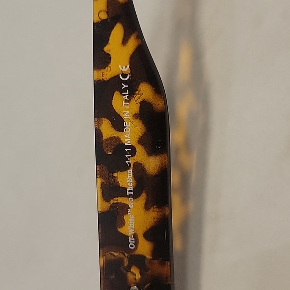Off-White Brown Tortoise Sunglasses - Picture 5 of 8